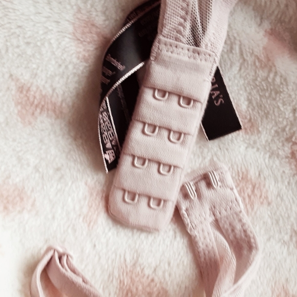 34C Victoria's Secret Bombshell Plunge - Picture 4 of 7